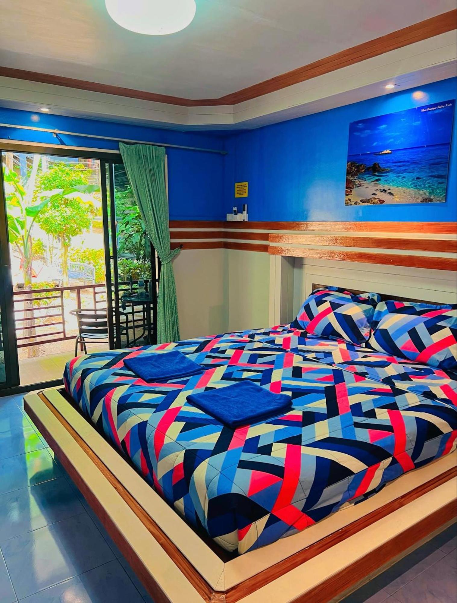 Hotel Mom Boutique