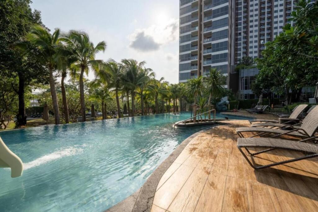 Luxury 70sqm 2 Bedroom Next To Walking Street Apartment Pattaya