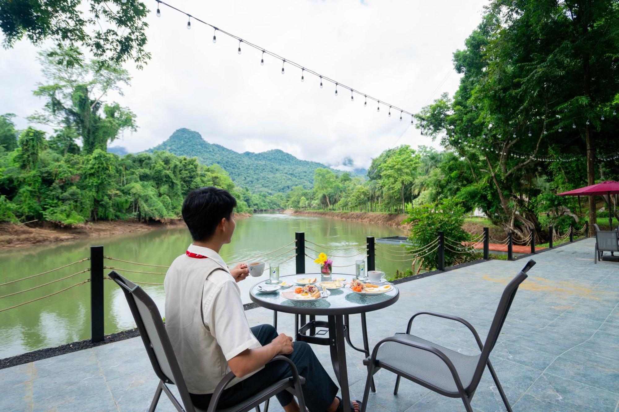 Puprai Tarnnarm Thong Pha Phum