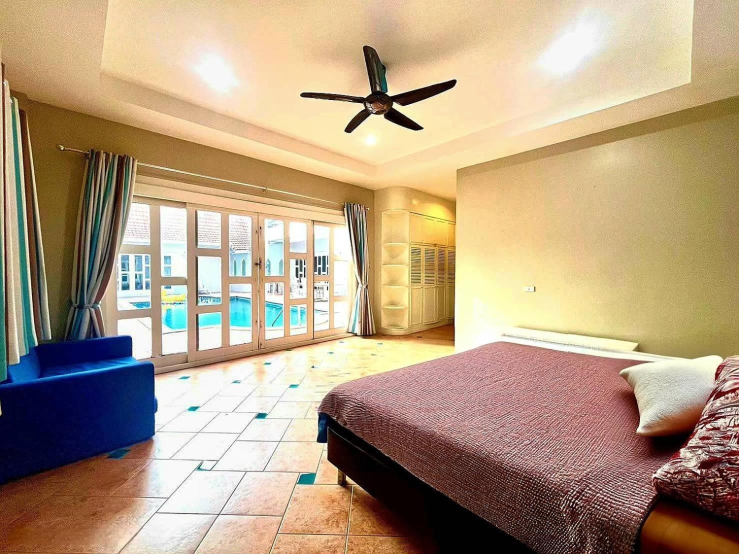 Pool 5bedroom Cosy Big Area Close To The *