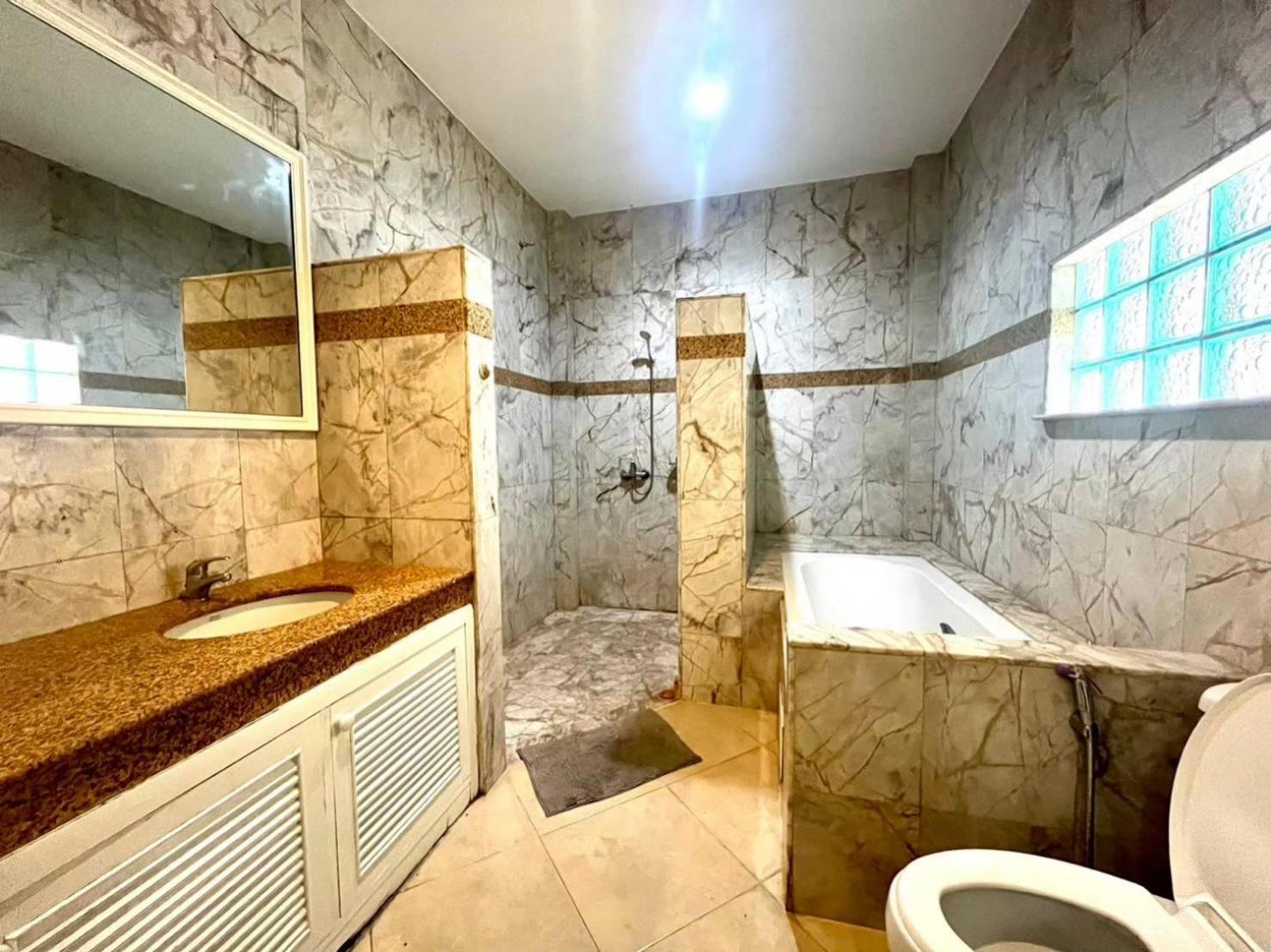 Villa Pool 5bedroom Cosy Big Area Close To The *