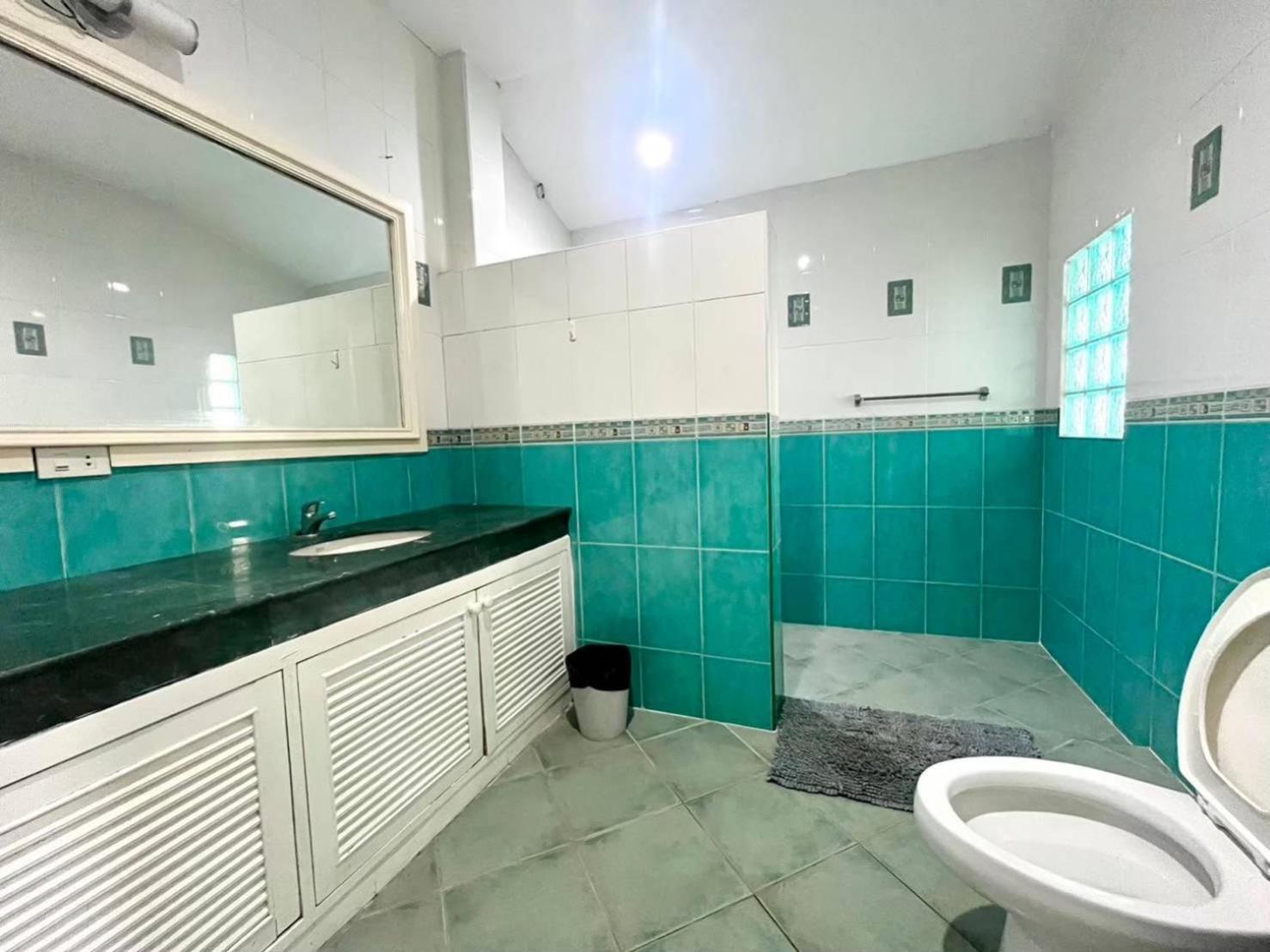 Pool 5bedroom Cosy Big Area Close To The