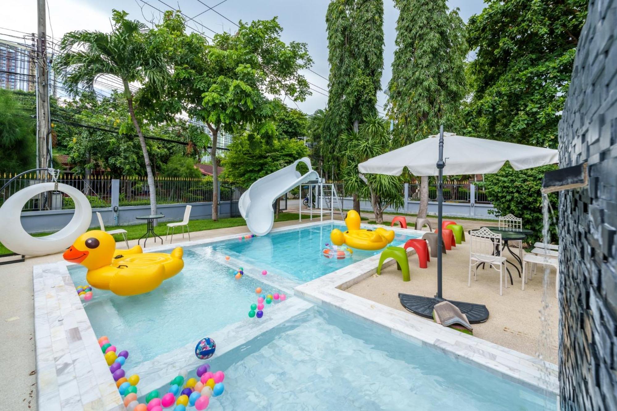 Navin Premiere Pool *
