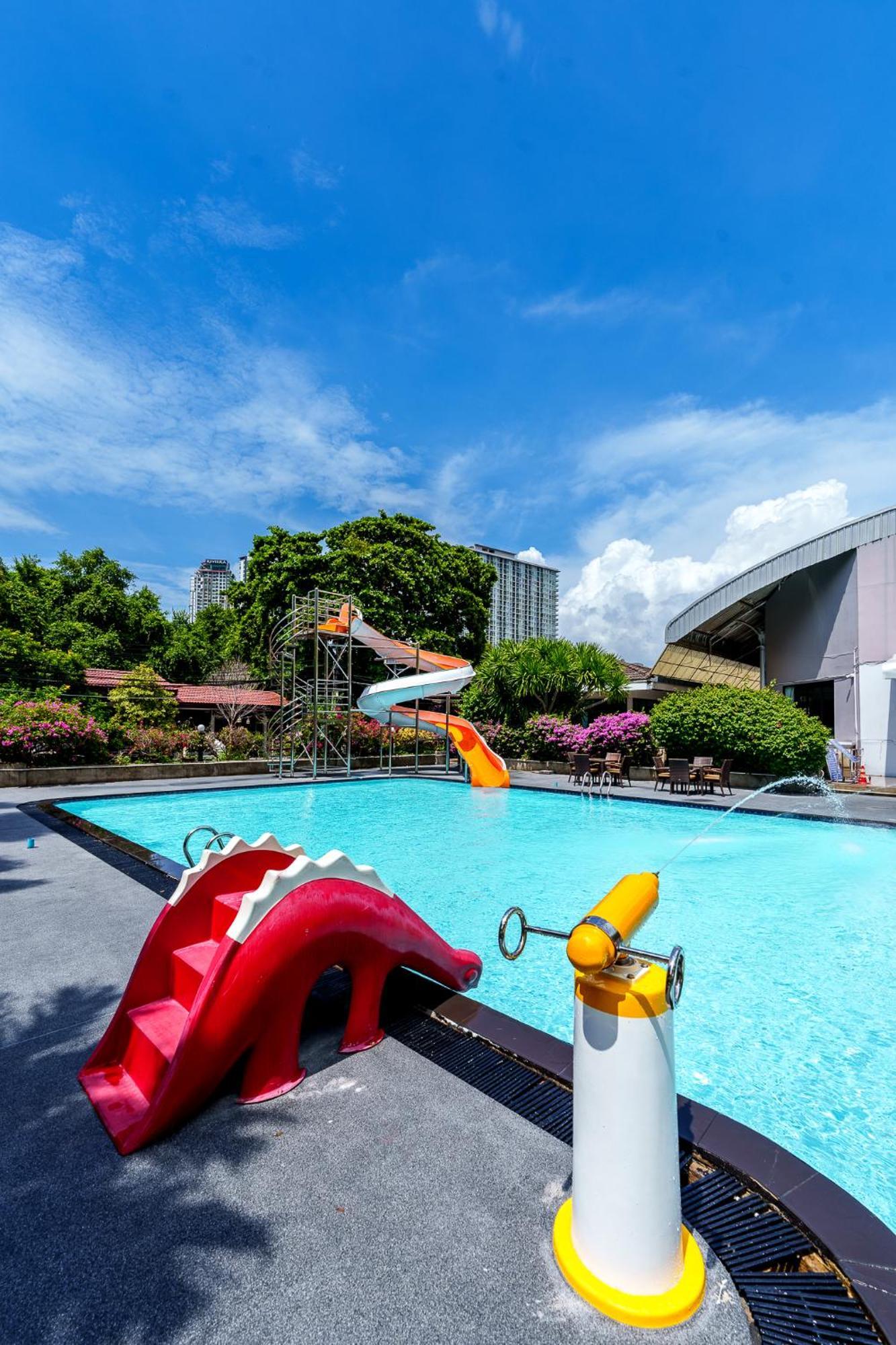 Navin Premiere Pool Jomtien Beach