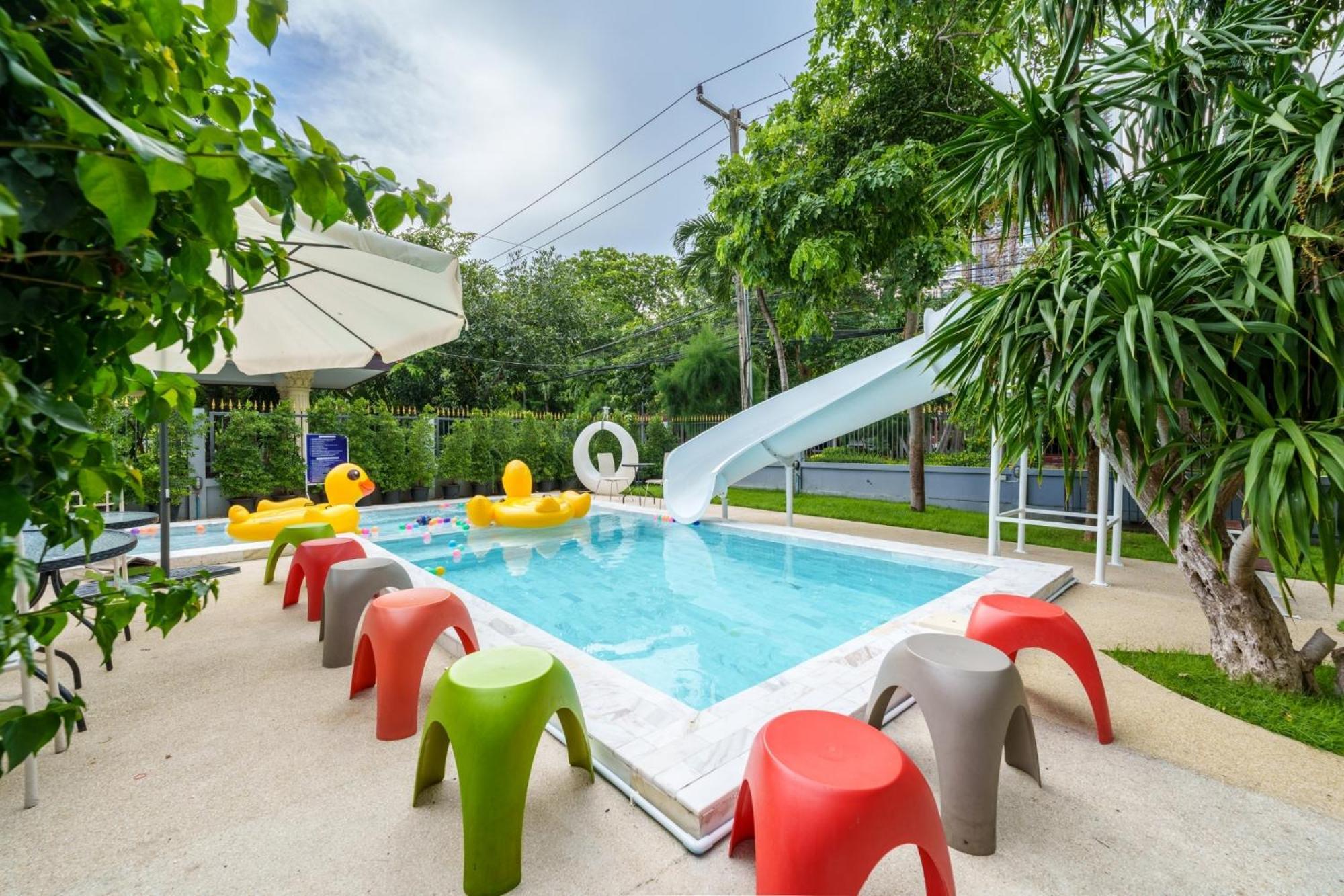 Navin Premiere Pool