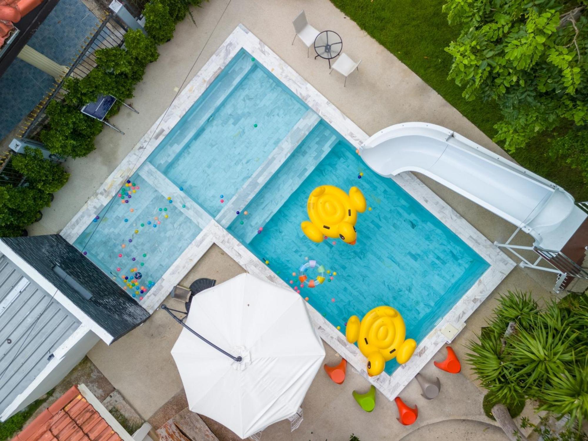 Navin Premiere Pool *