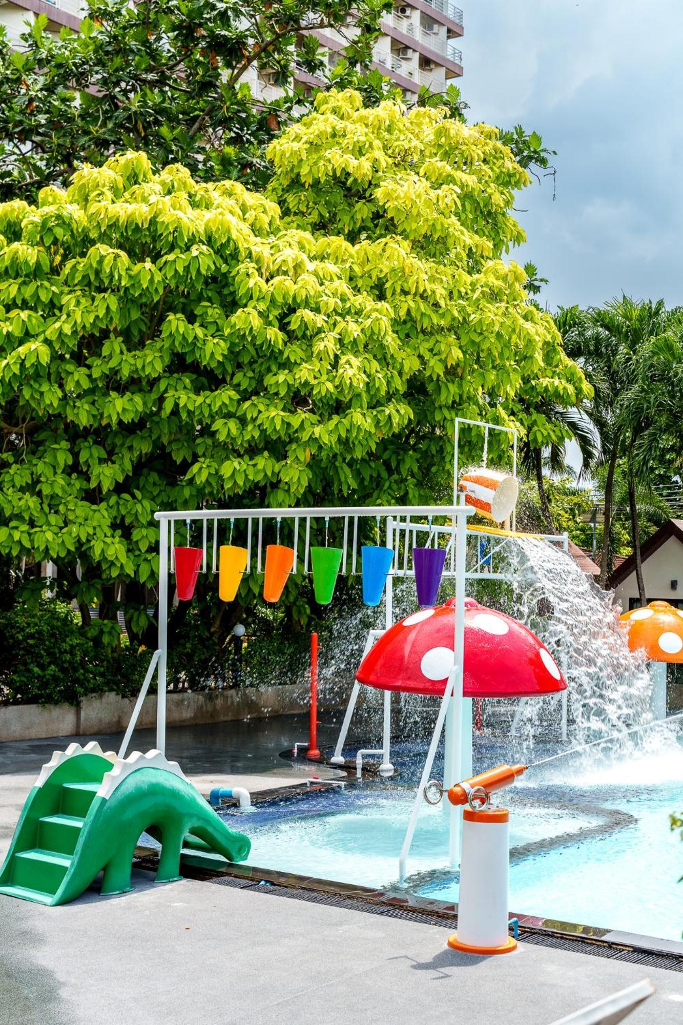 Navin Premiere Pool *