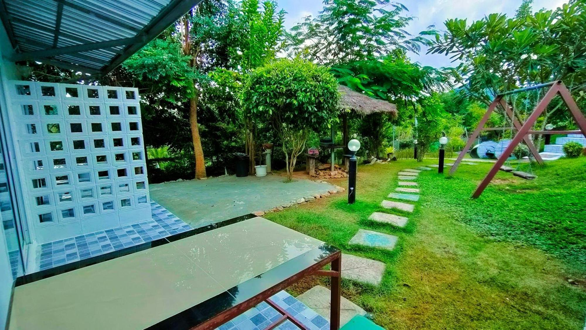 Baan Mai Hom * Suan Phueng