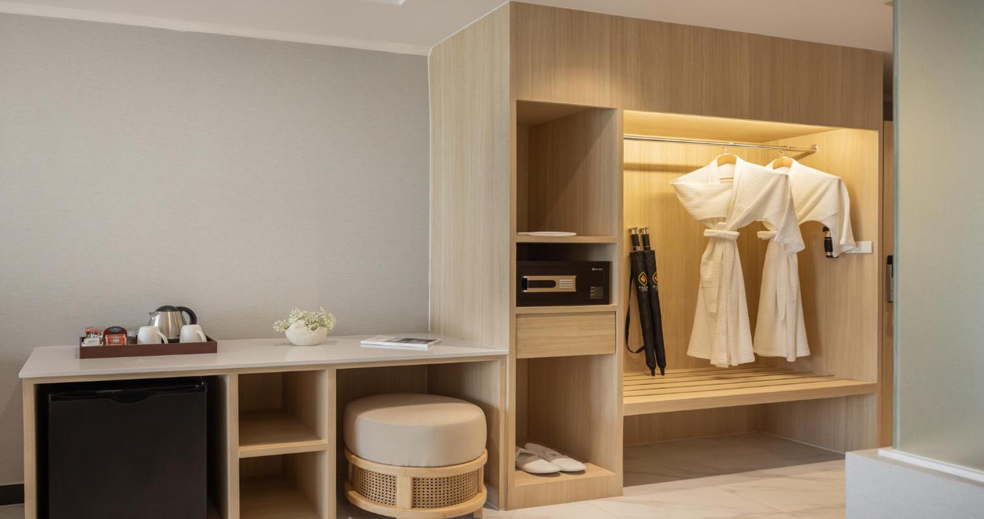 Eastin Hotel