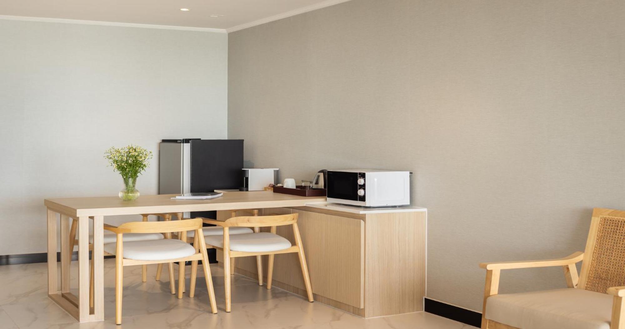 Eastin 4*