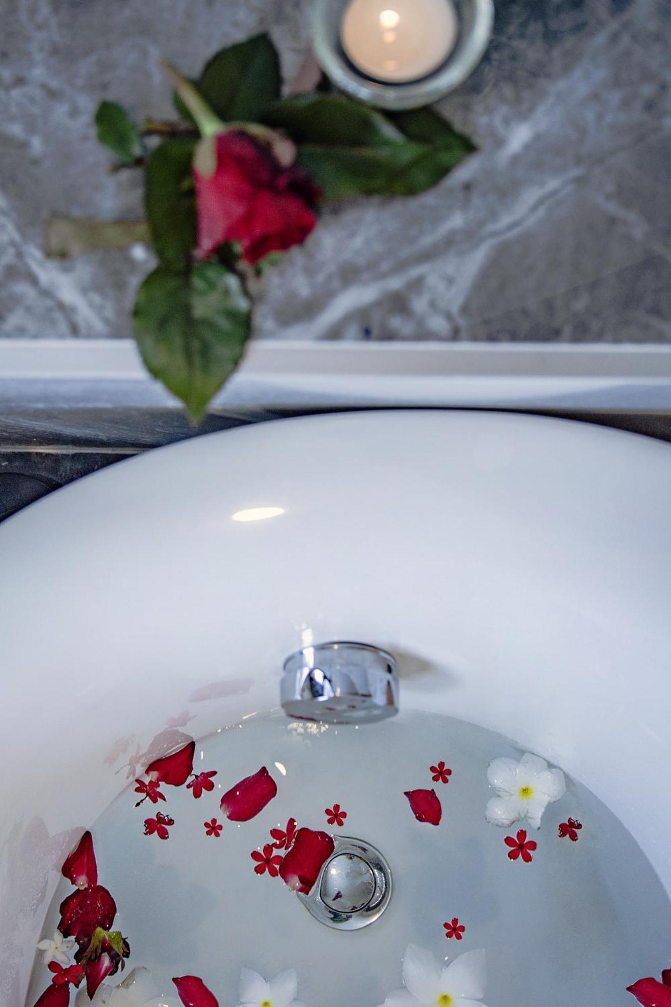 Baan Santhiya Private Pool - Free Tuk-tuk Service To The Beach! Villa *