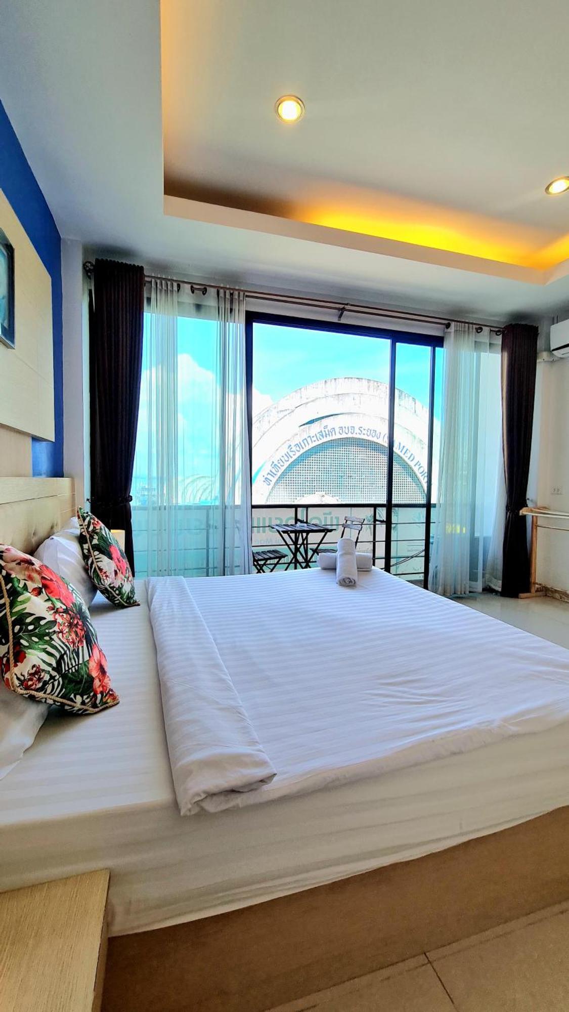 Aparthotel Samed Port View