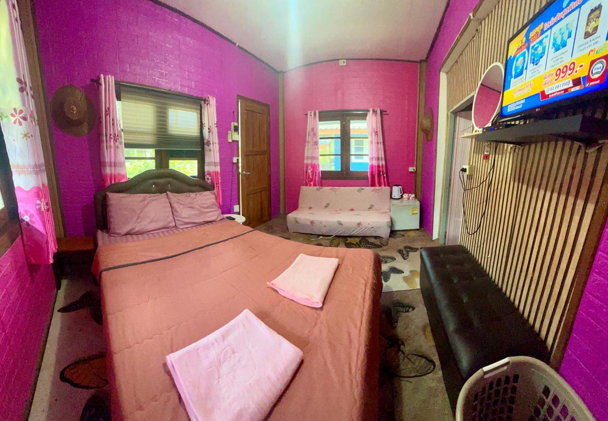 Lee Red House Ban Lak Uan