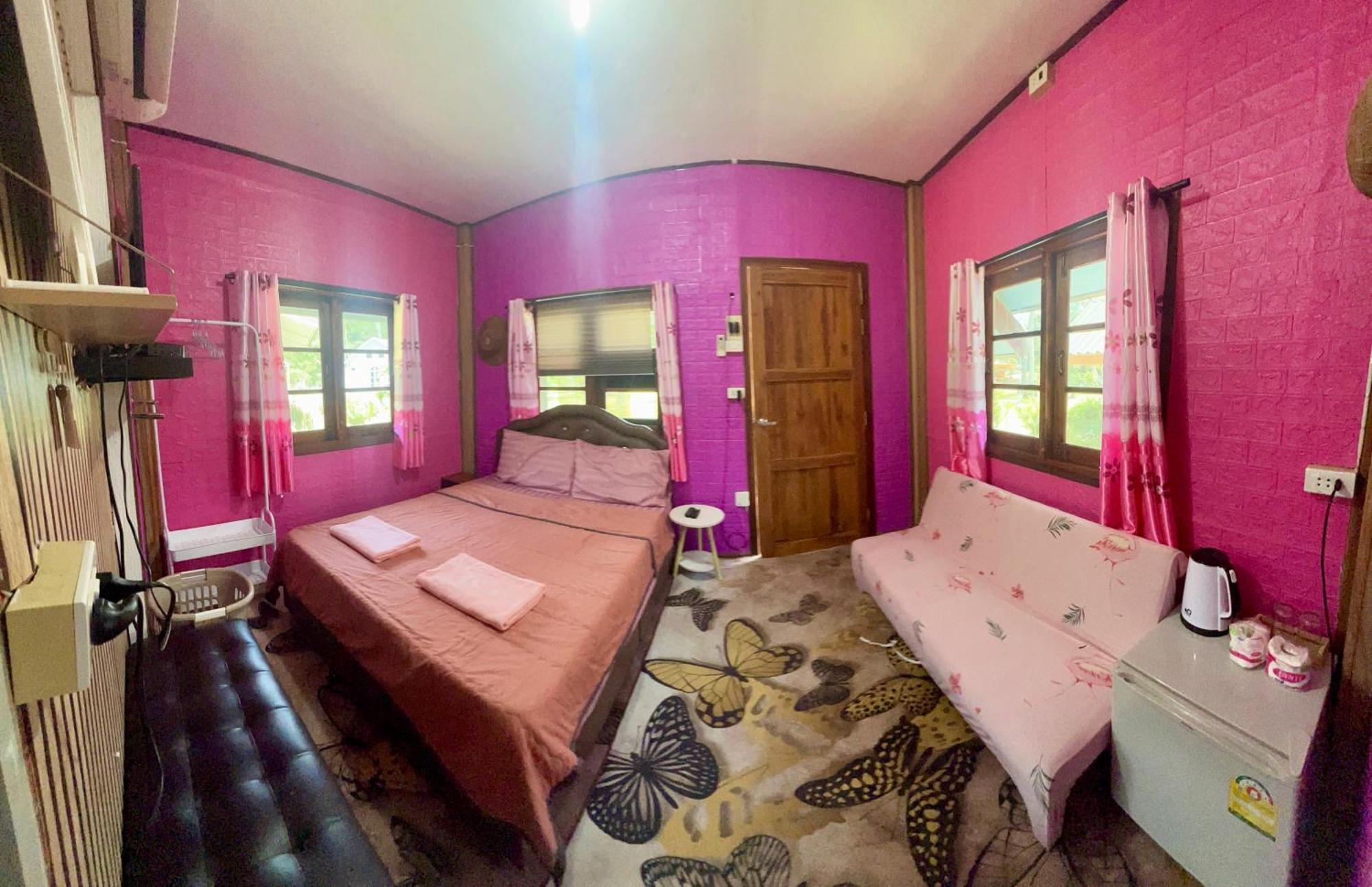 Lee Red House 2*