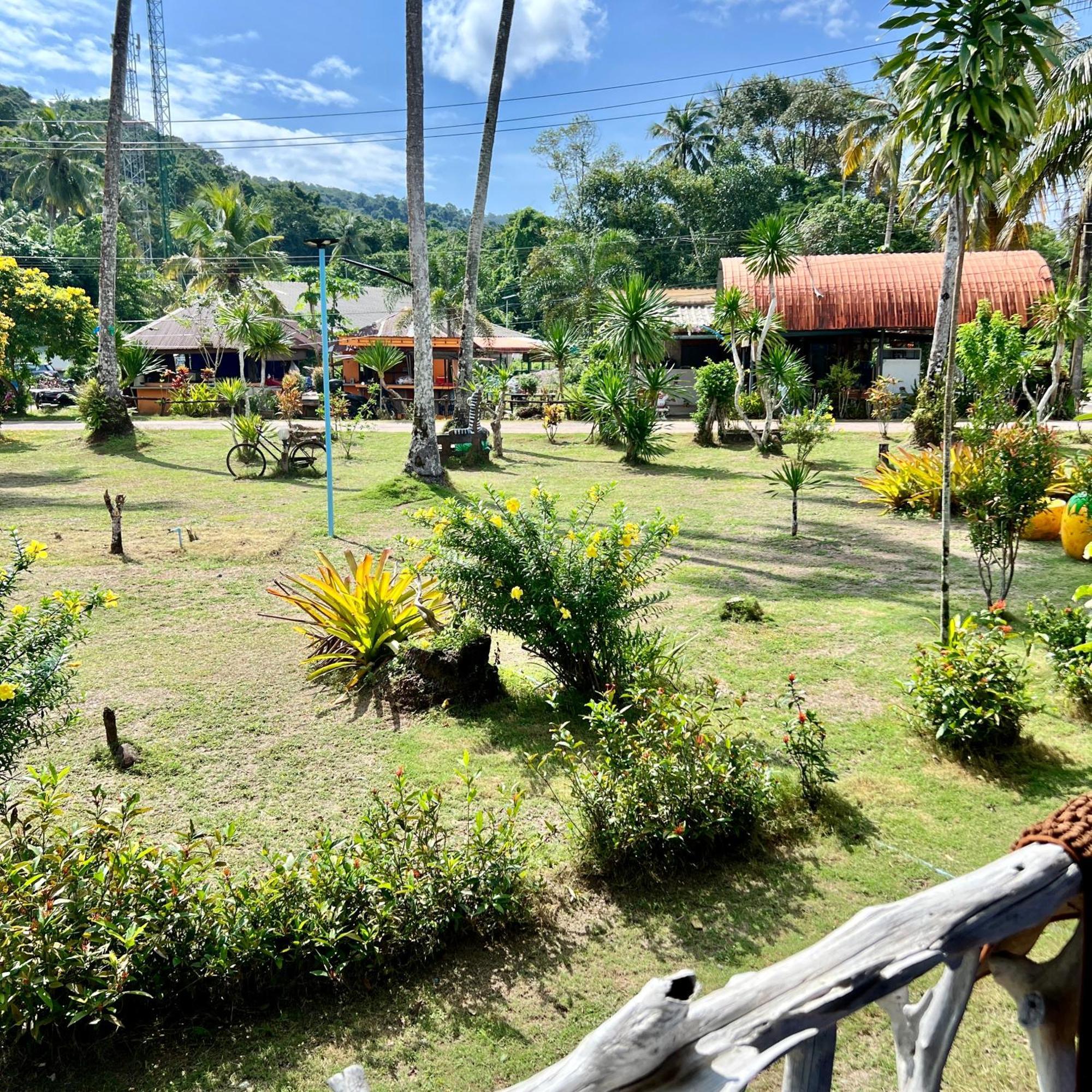 Lee Red House Ban Lak Uan
