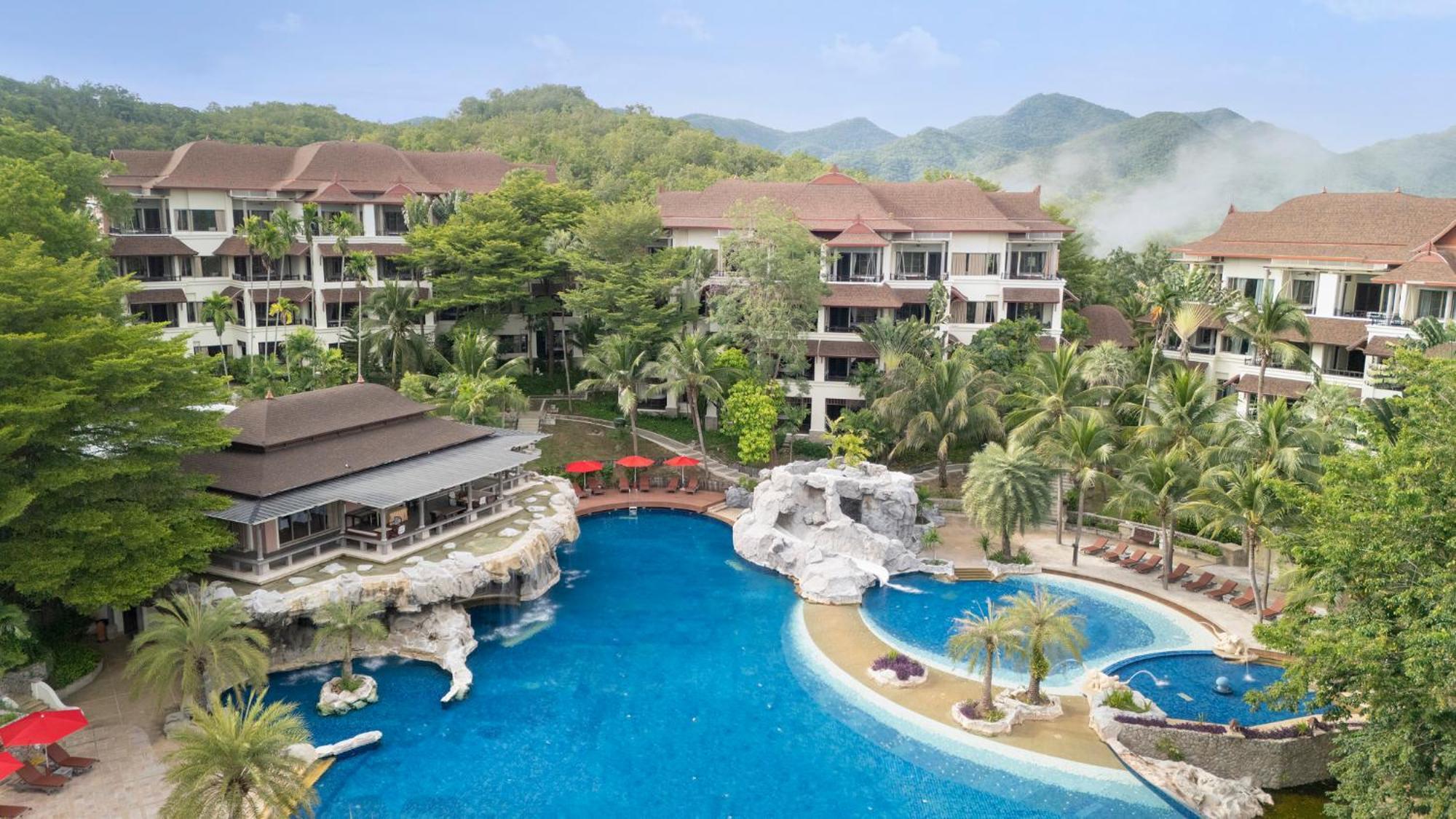 Springfield Village Golf & 4*