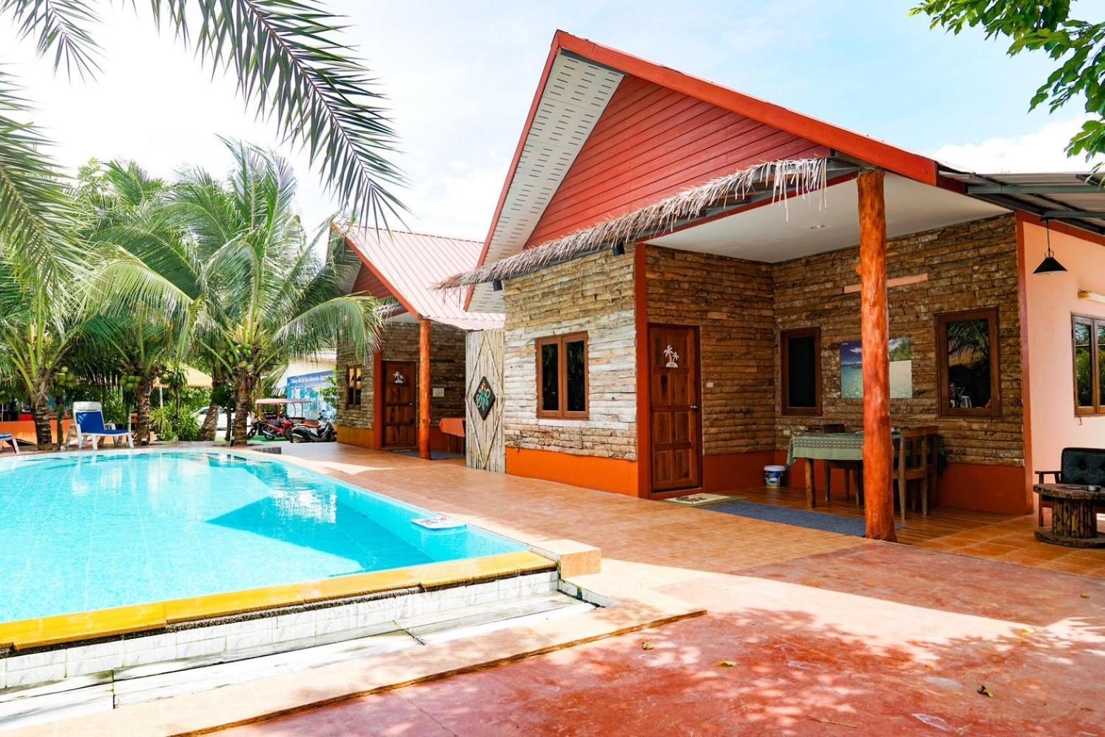 Pinthong Aonang Villa *