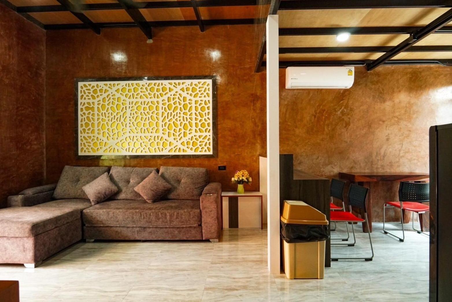 Pinthong Aonang Villa *