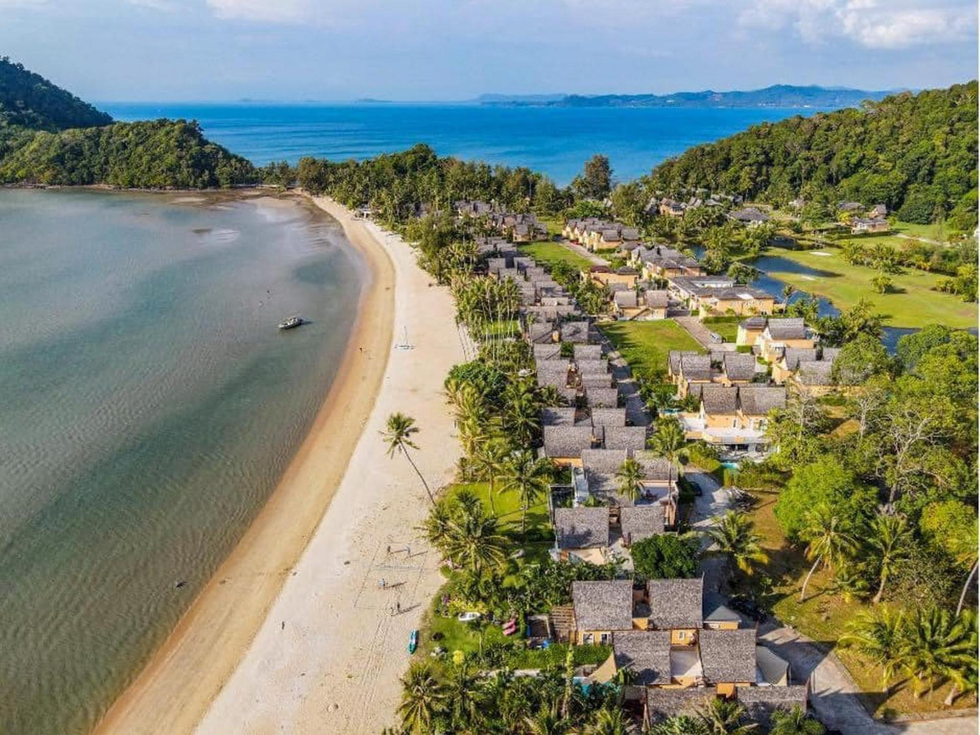 Blue Haven Bay 21d And Resort 4*