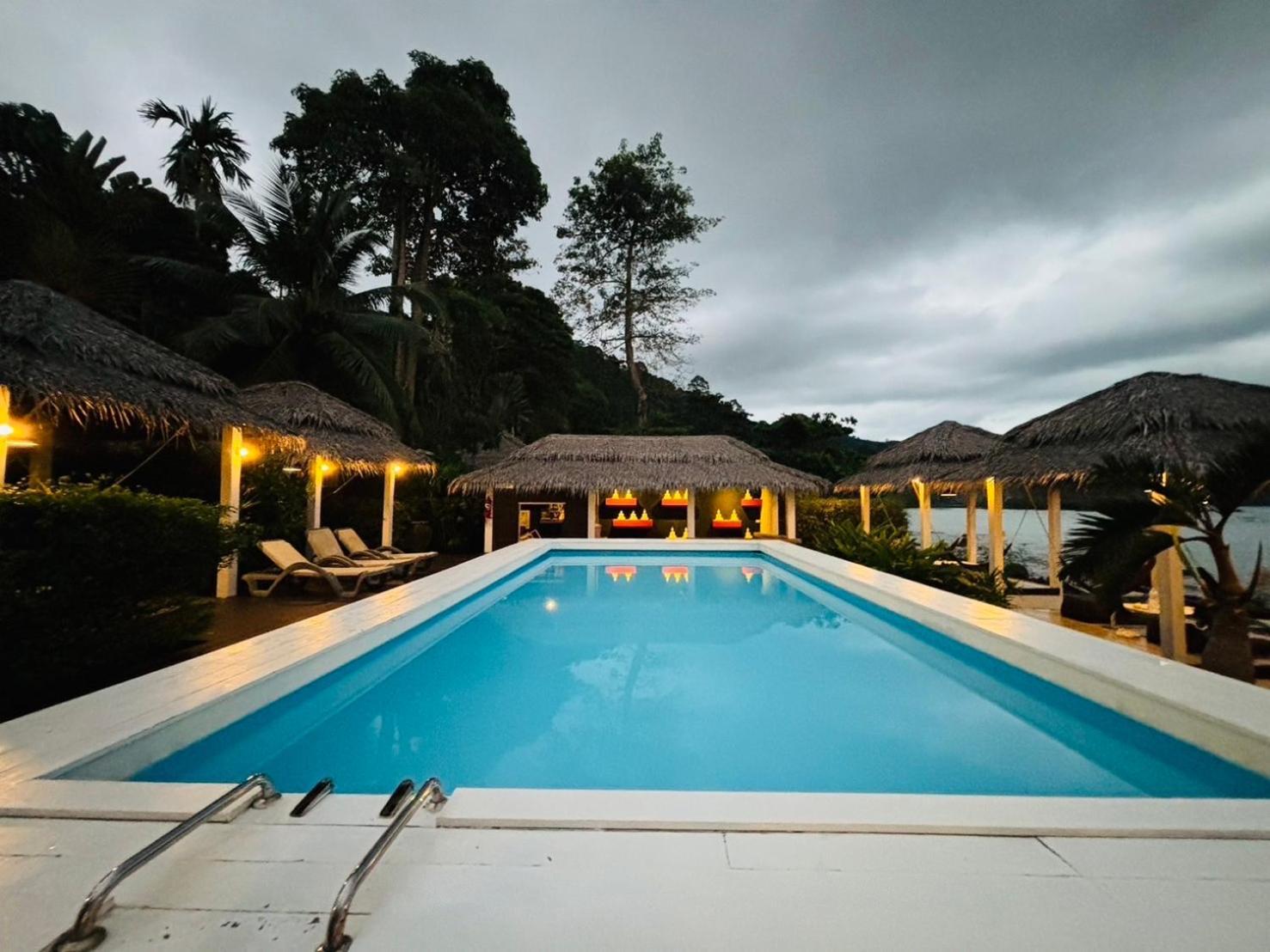 Paradise Resort 2*