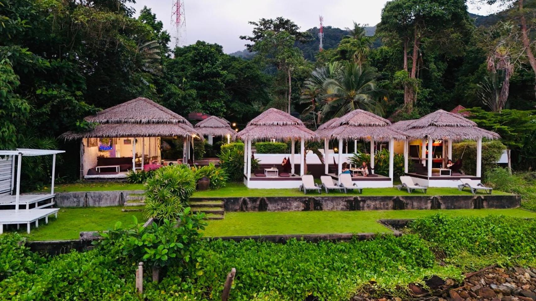 Paradise 2*