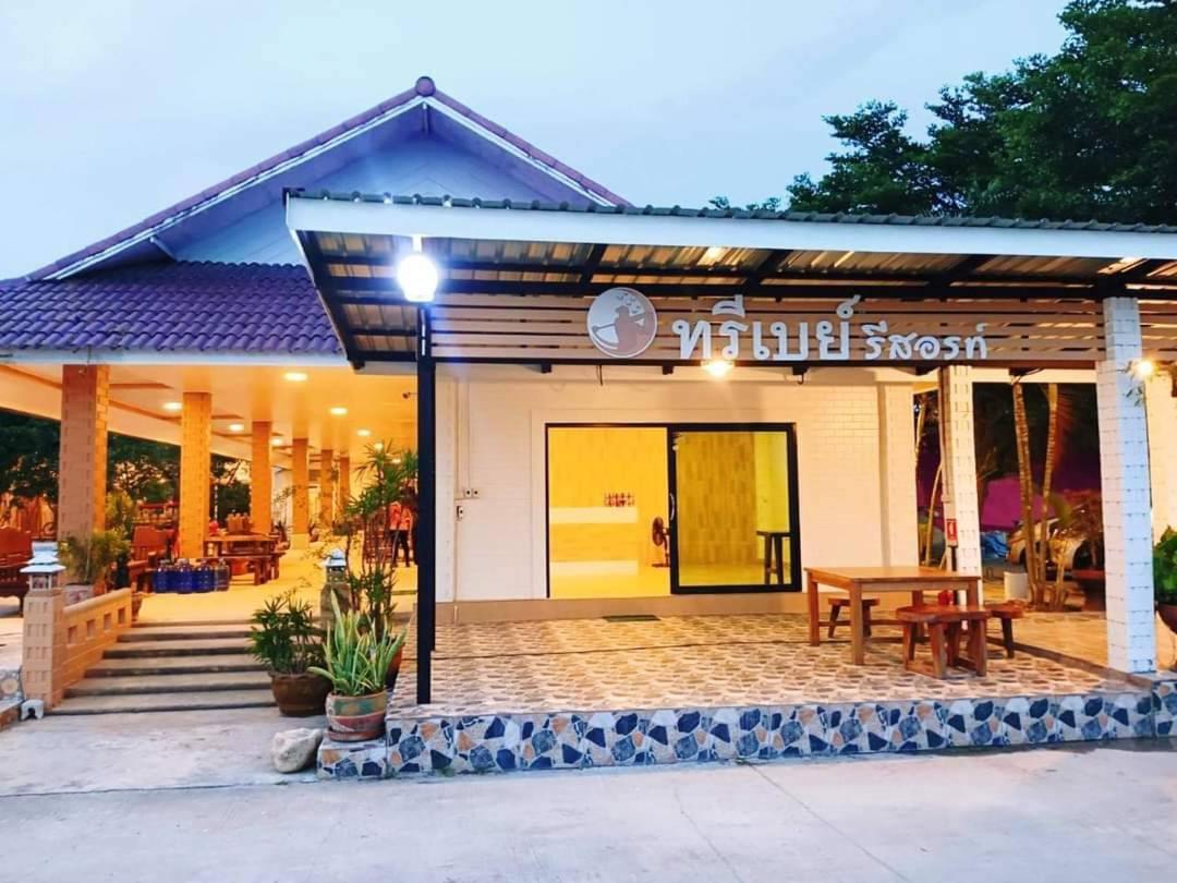 Resort Three Bays *