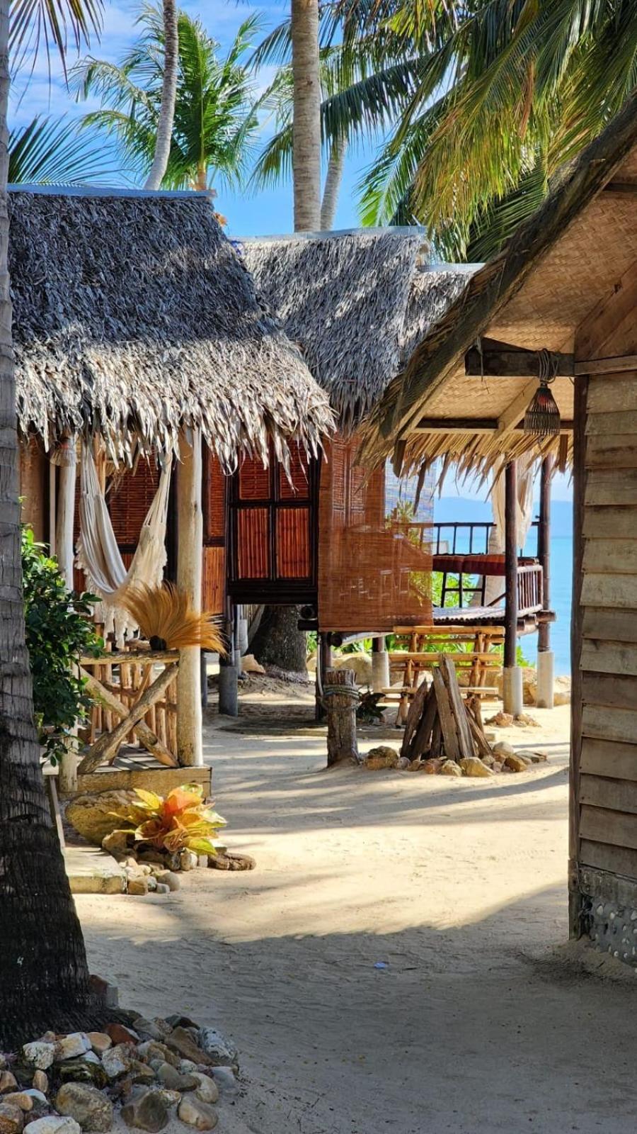 Castaway Resort *