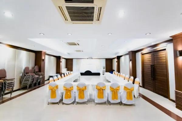 Sarita Cha Let And Hotel Jomtien Beach