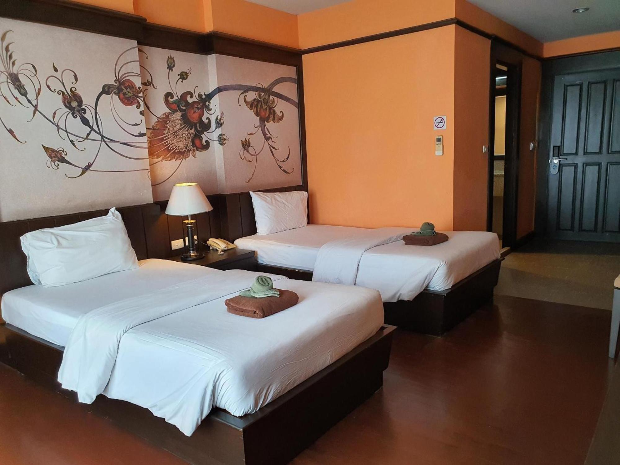 Sarita Cha Let And Hotel Jomtien Beach