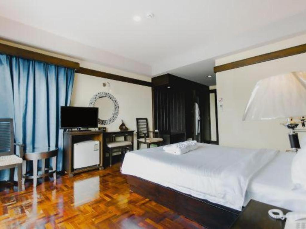 Sarita Cha Let And Jomtien Beach