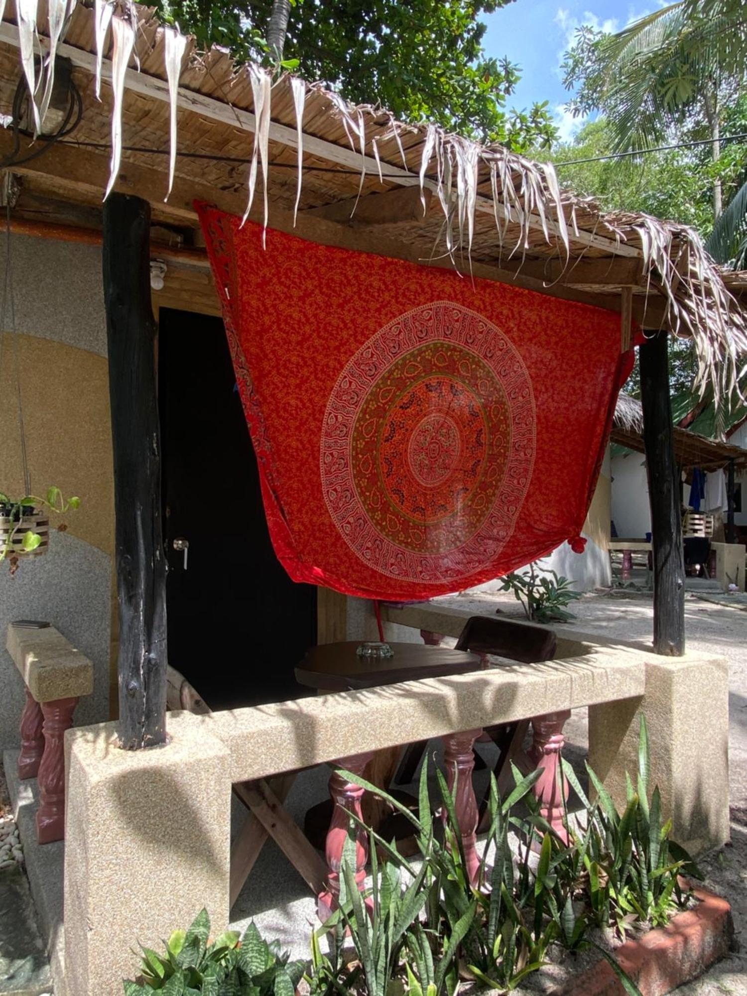 Hutofhappiness Apartamento Thongsala
