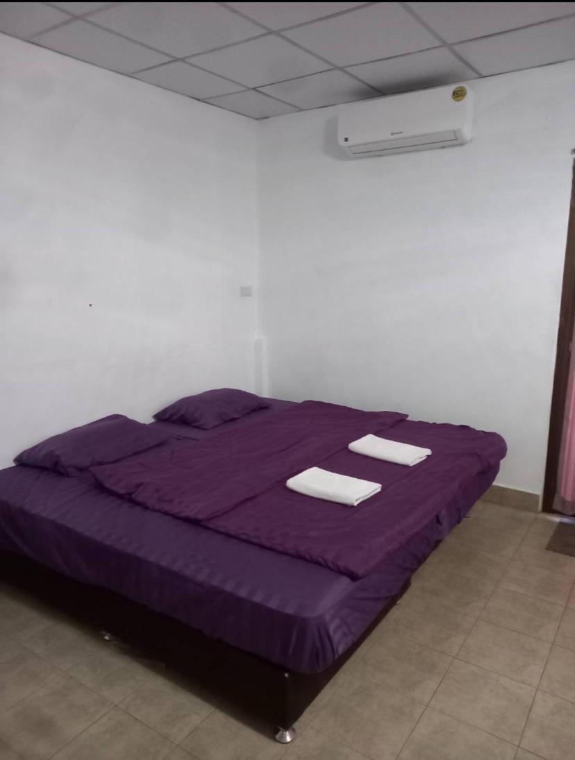 Pluemchai Homestay *