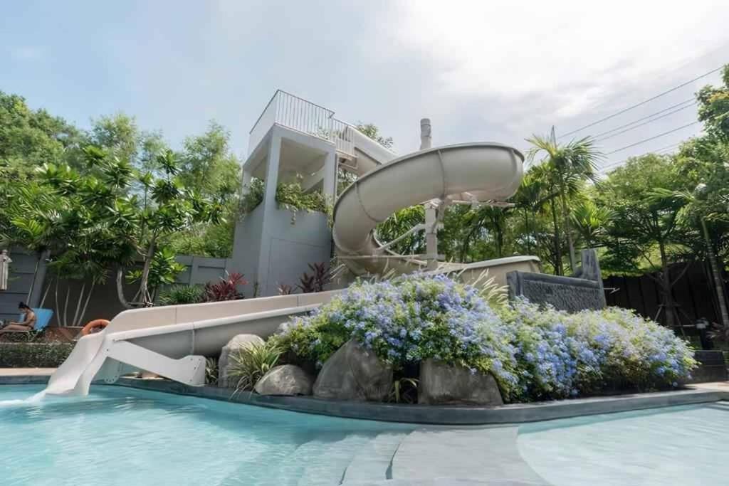Sea View High Floor 2 Bed Apartment