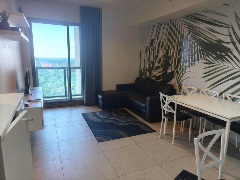 Sea View High Floor 2 Bed Apartment *