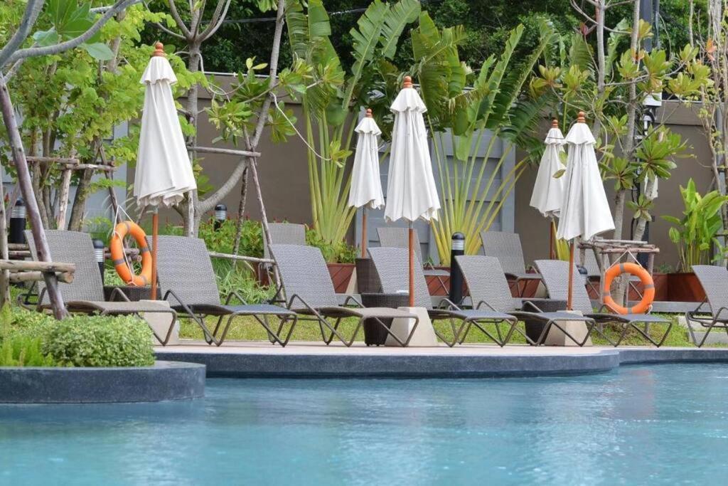 Sea View High Floor 2 Bed Apartment *