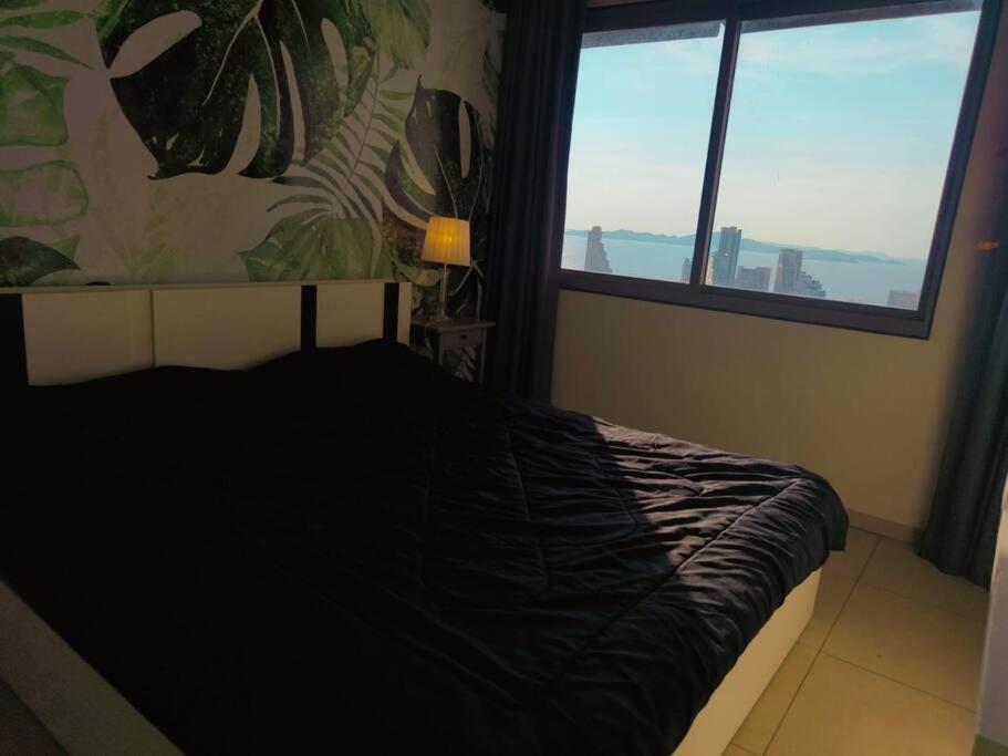 Sea View High Floor 2 Bed Apartment Pattaya