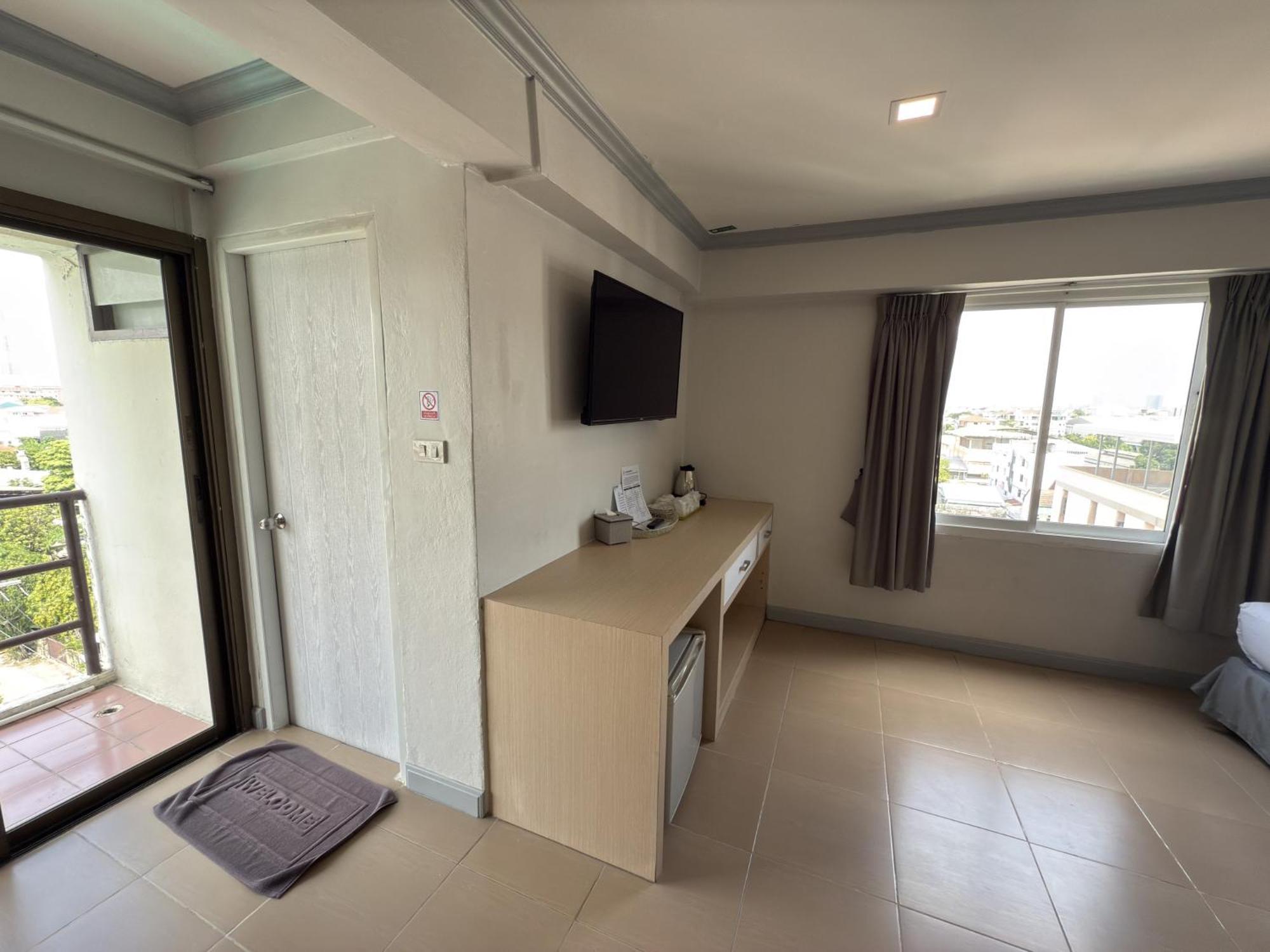 Hotel Regent Ngamwongwan 3*