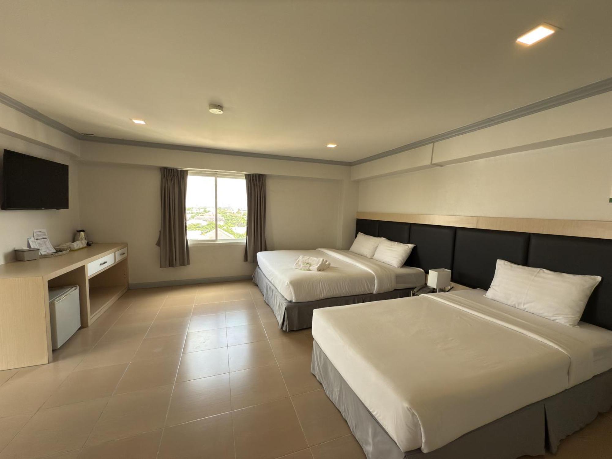 Regent Ngamwongwan 3*