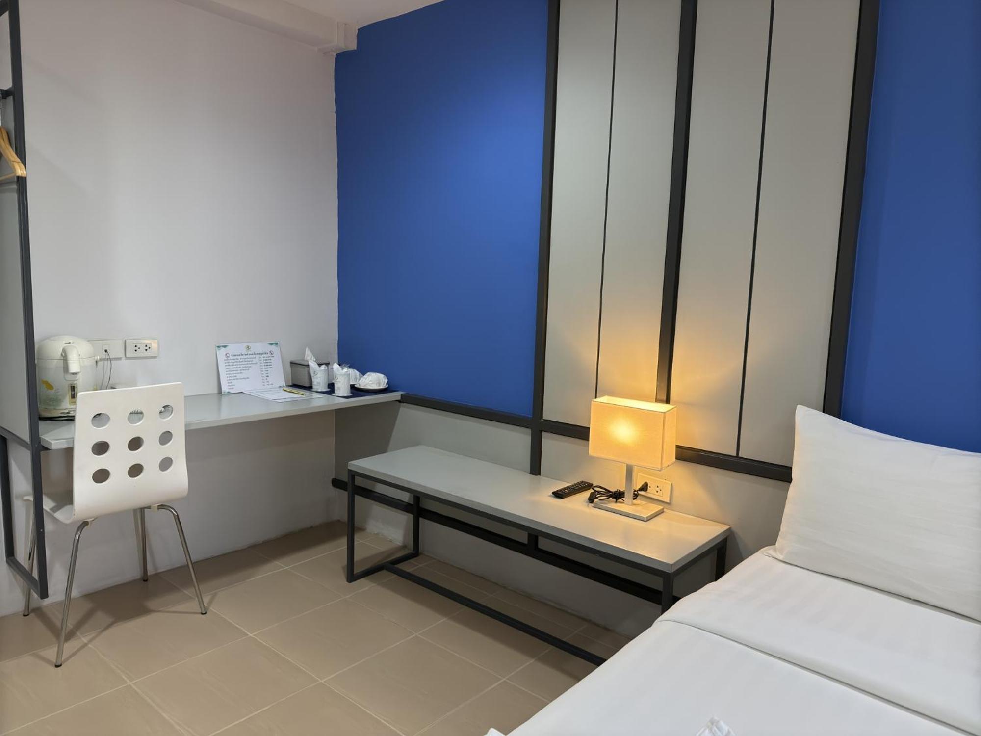 Regent Ngamwongwan Hotel 3*