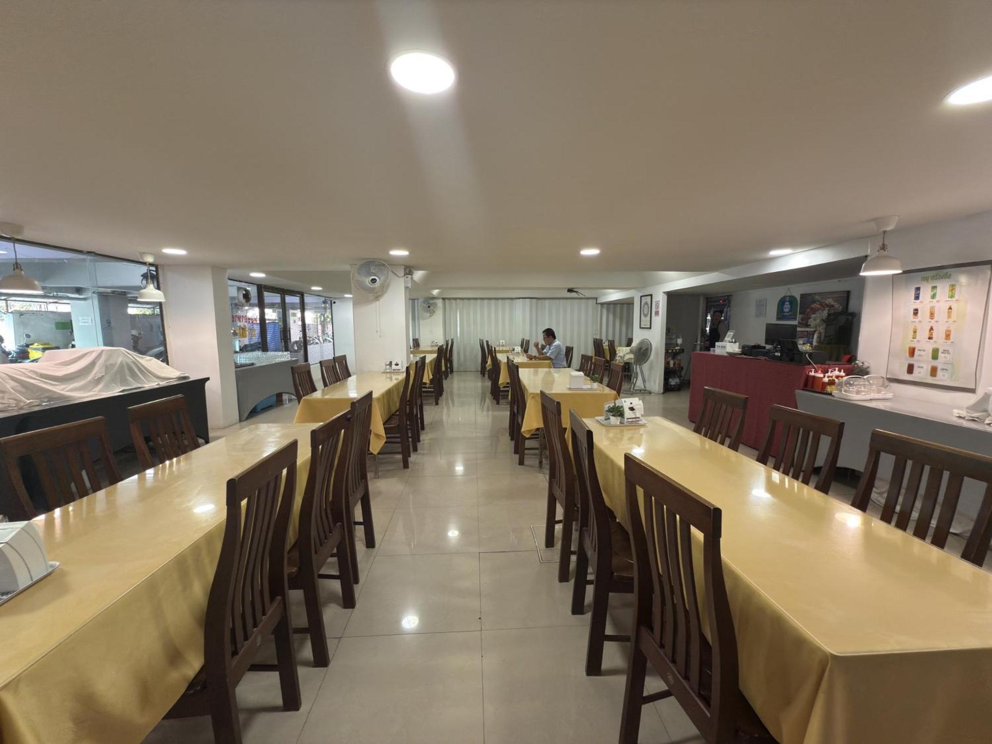 Hotel Regent Ngamwongwan