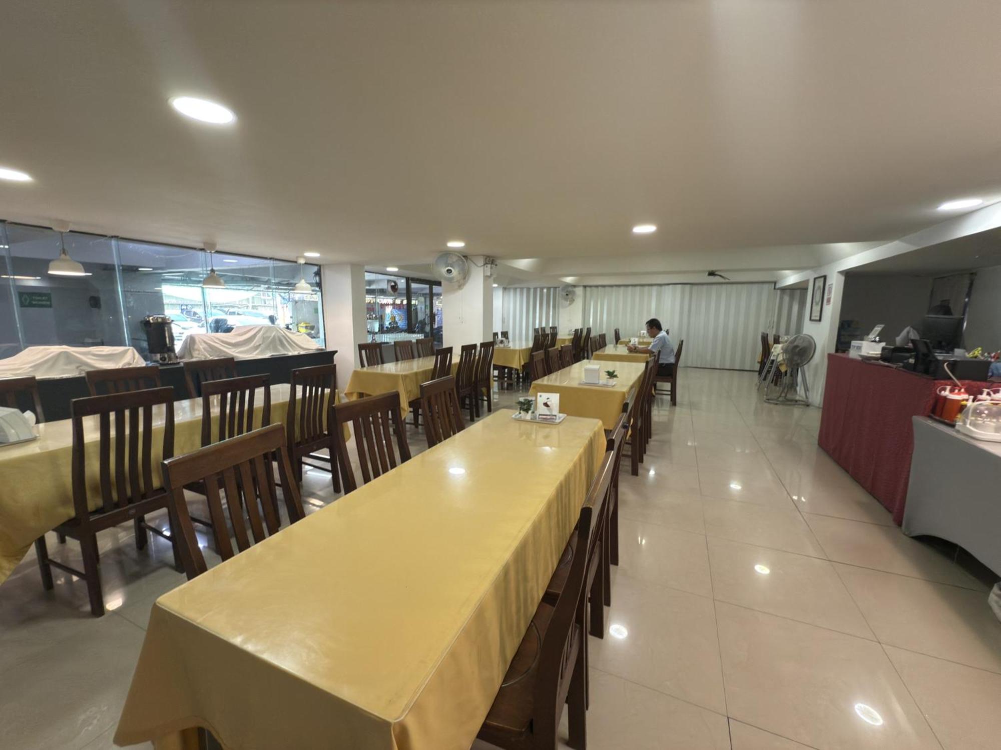 Hotel Regent Ngamwongwan 3*