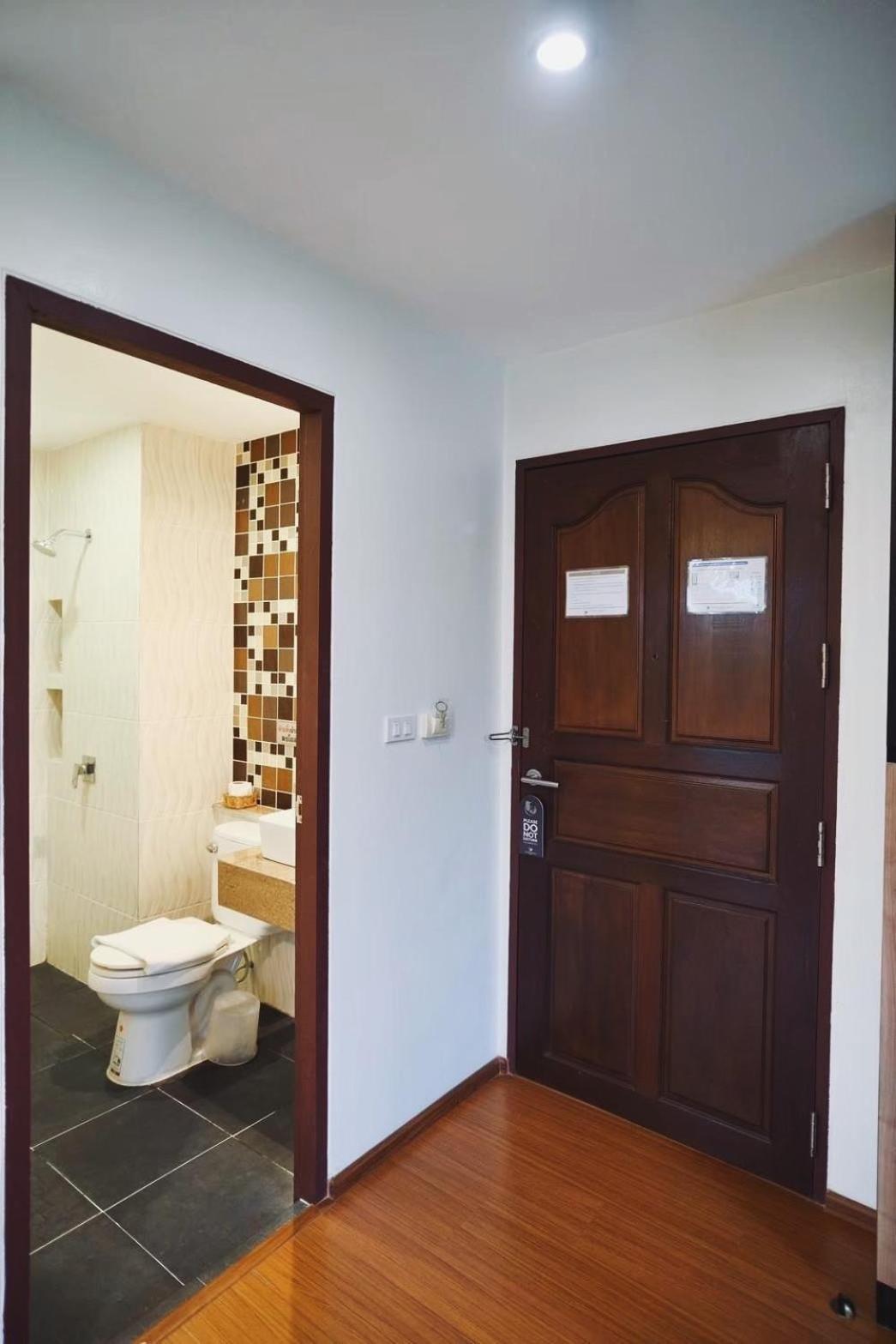 Narai Iyara Hotel 2*