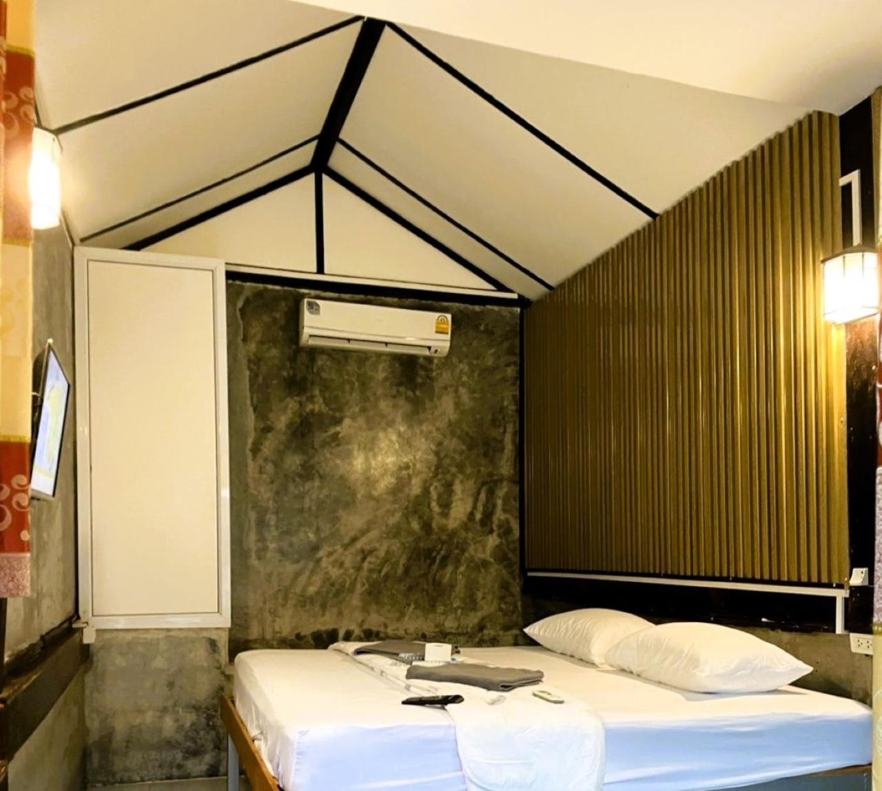 Tuk Tuk Guest house