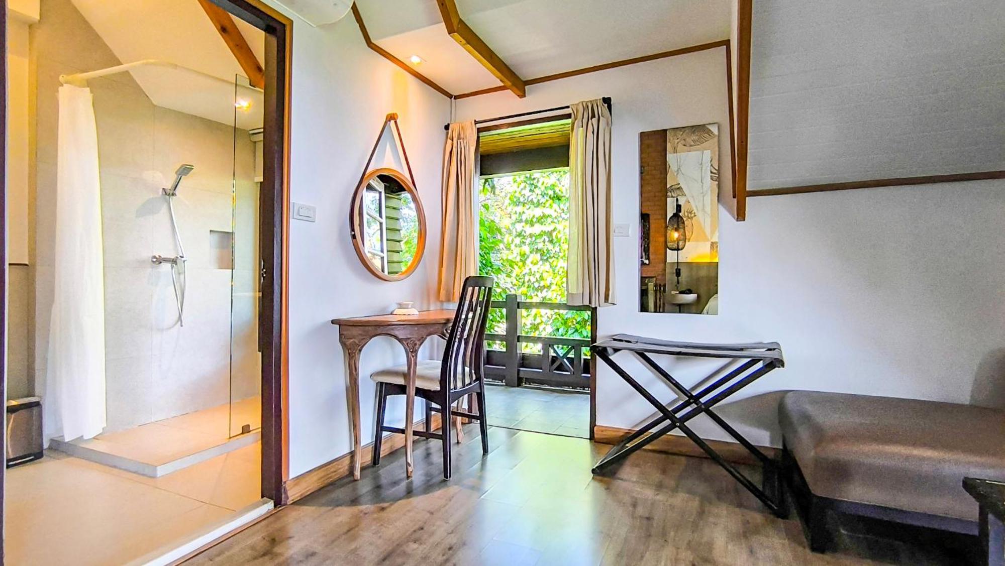 Issara Boutique Winery Hotel 4*