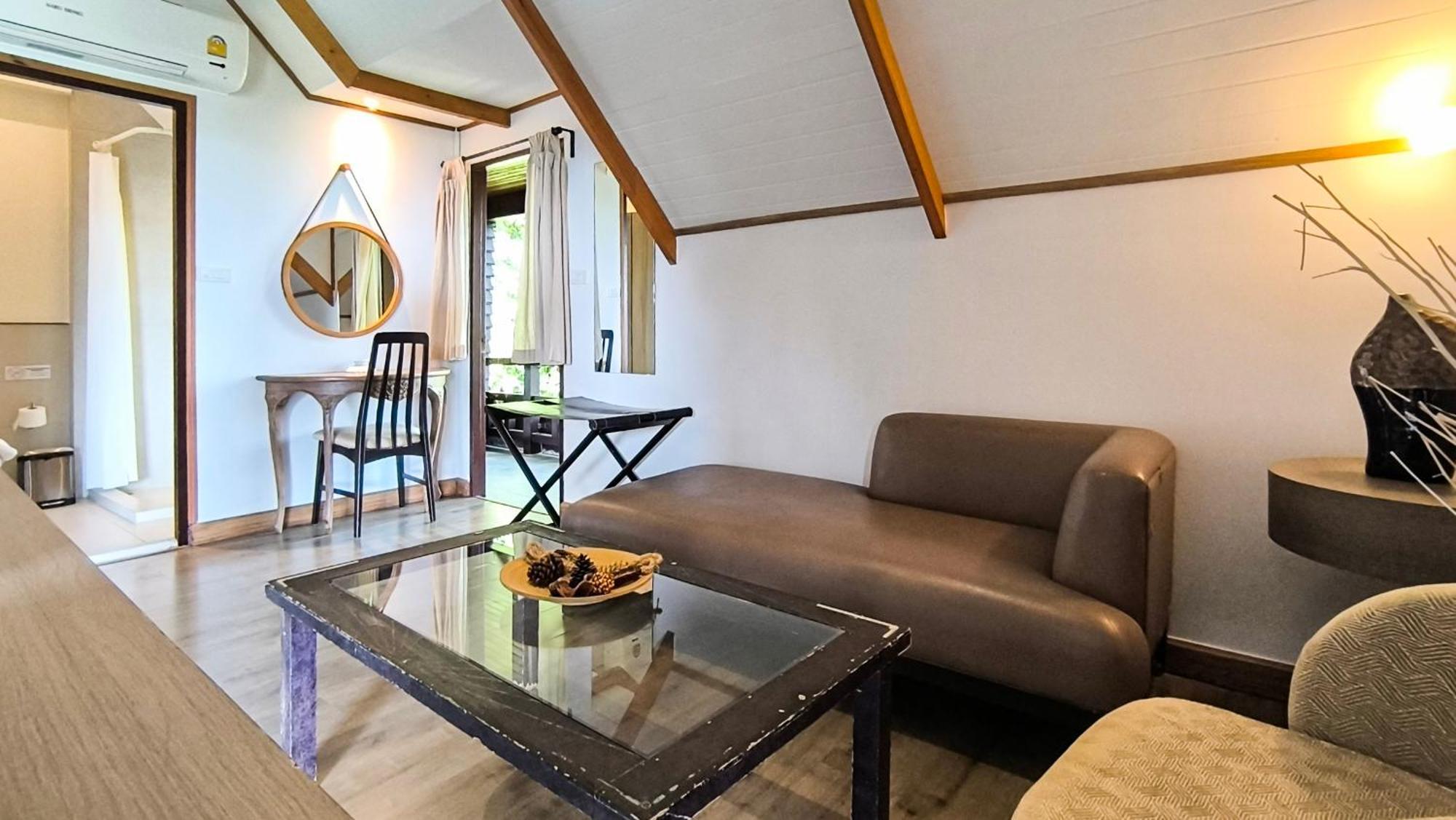 Hotel Issara Boutique Winery 4*