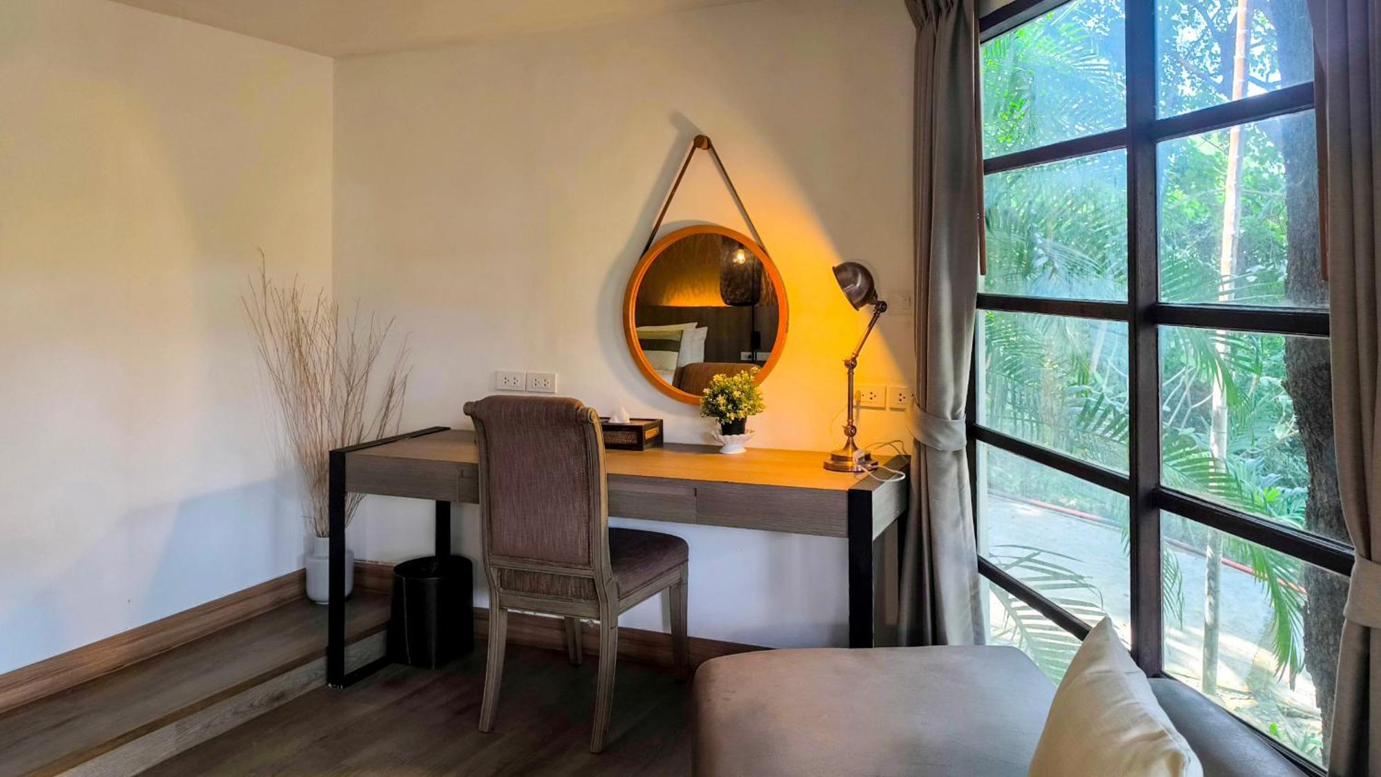 Issara Boutique Winery Hotel Muak Lek