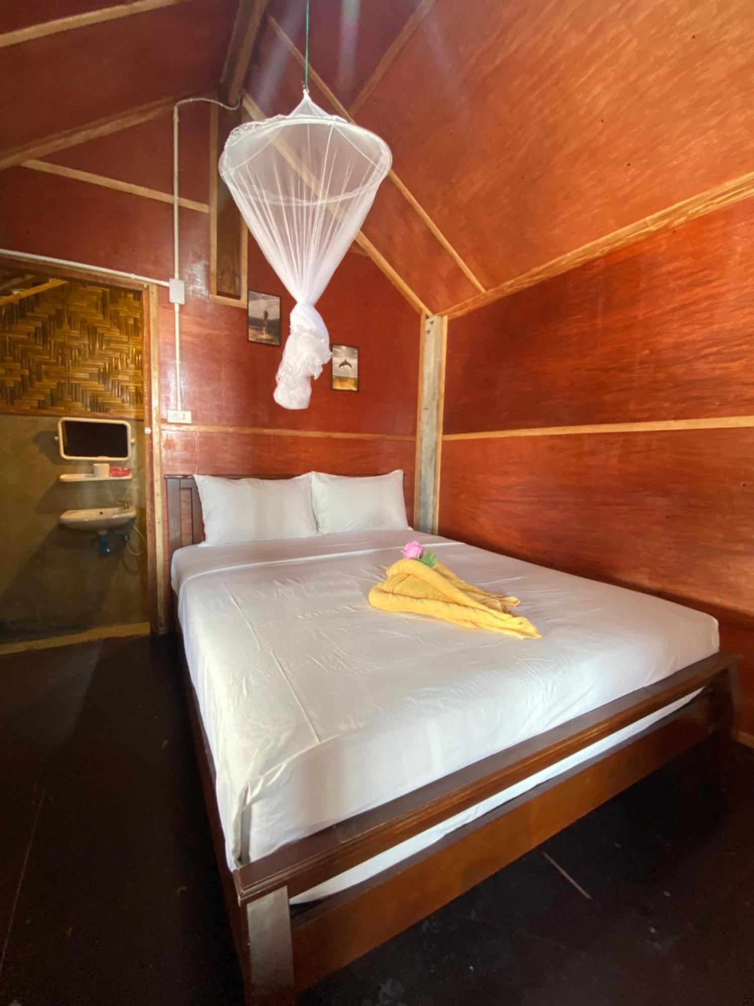 Lanta Wild Hotel 2*