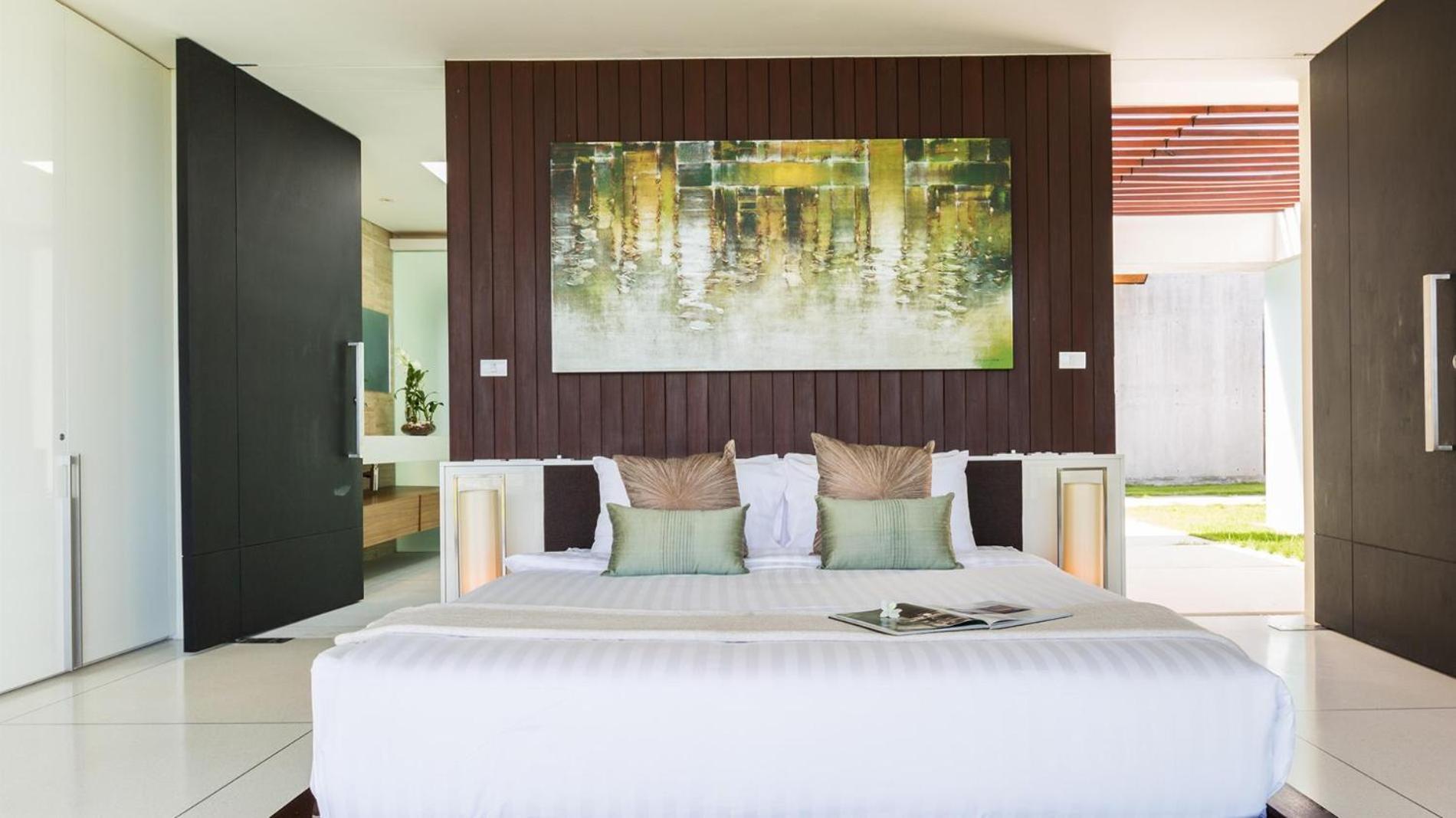 Fashionable Malabar Beachfront 5 Bedrooms 2 Kid's Bedrooms Villa Laem Sor