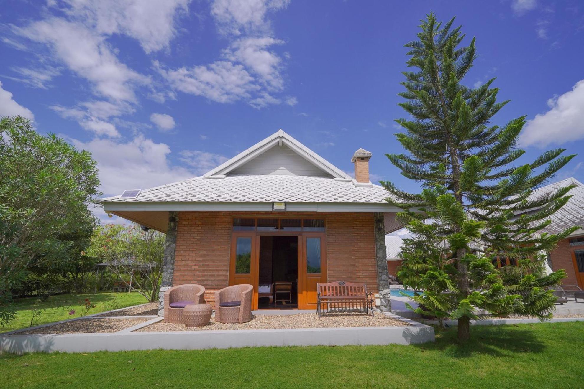 The Wes Village, Incl Free Breakfast & 100 Thb Food Gift Bed & Breakfast