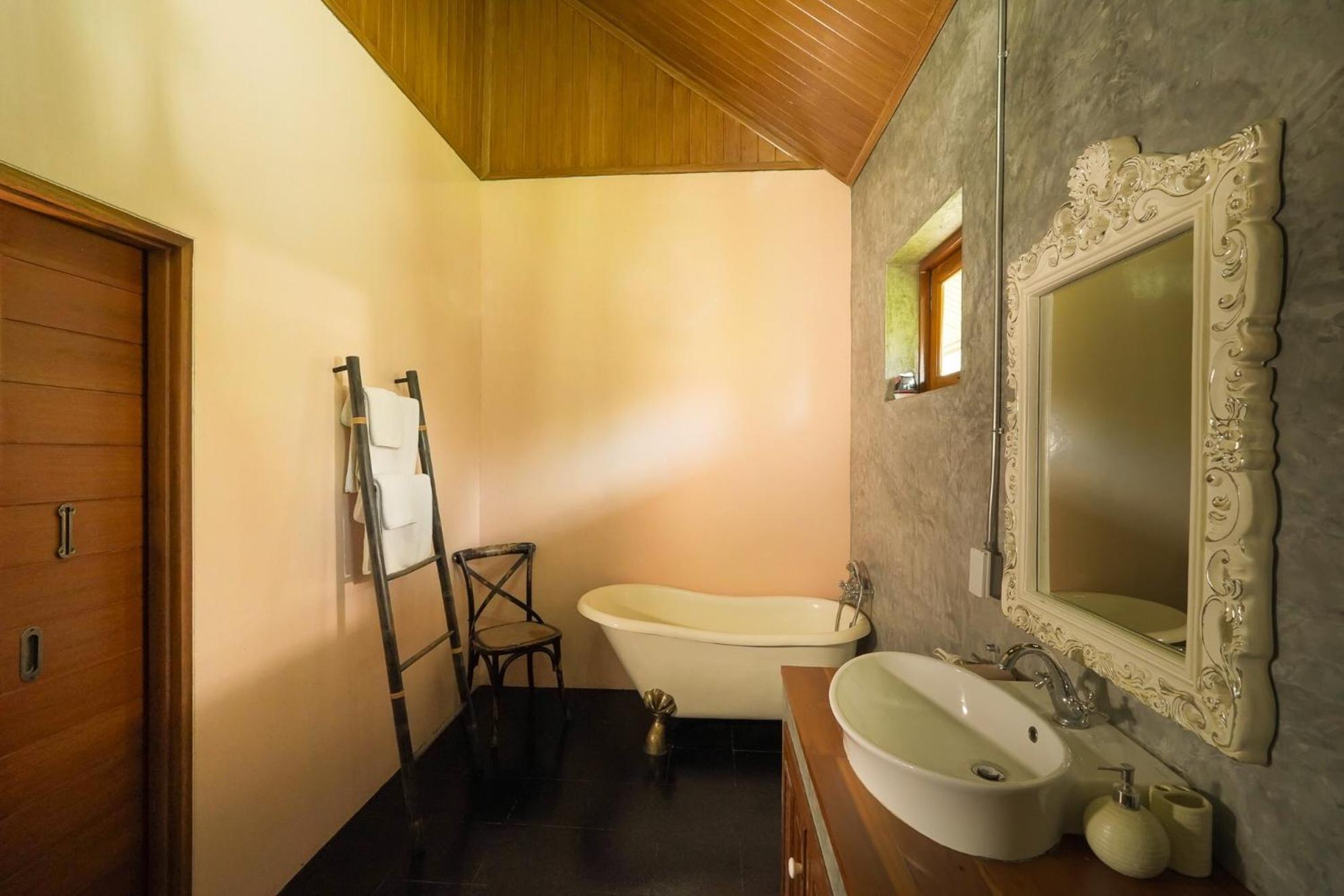 Bed & Breakfast The Wes Village, Incl Free Breakfast & 100 Thb Food Gift Chiang Dao